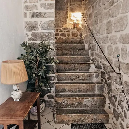 Дом отдыха La Gleyzette - Maison En Pierre - Proche Chateau Вогюэ